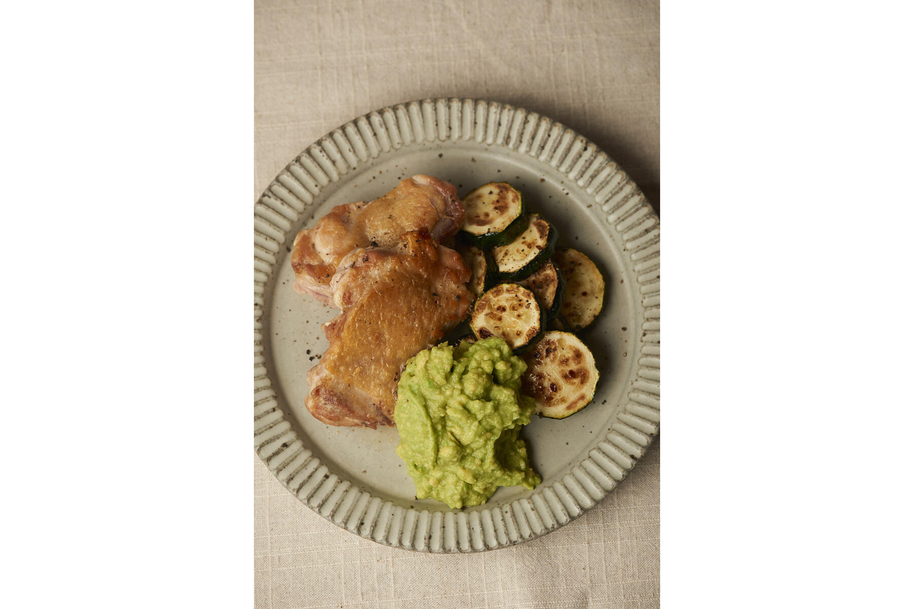 皮までおいしい“パリパリ鶏のアボカドディップ添え“