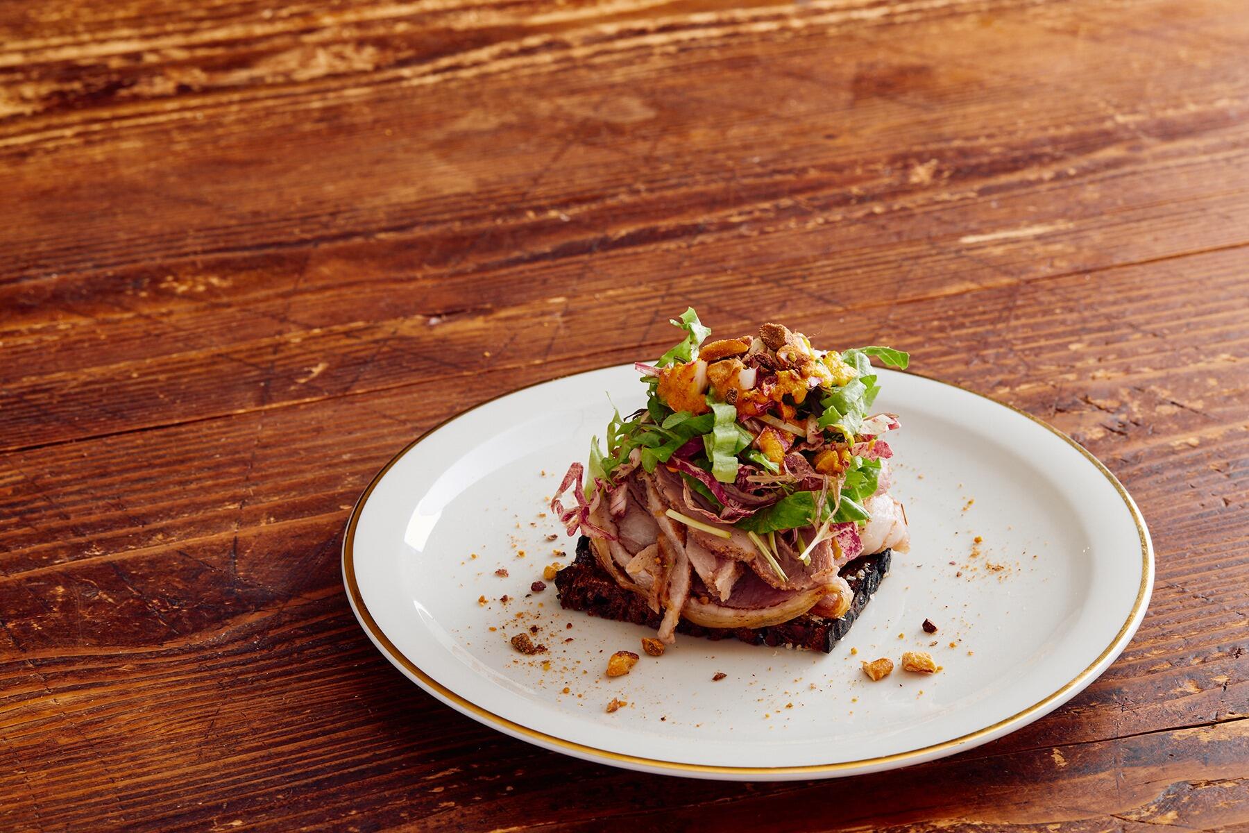 アマゾンカカオパン 信州豚のローストのせ