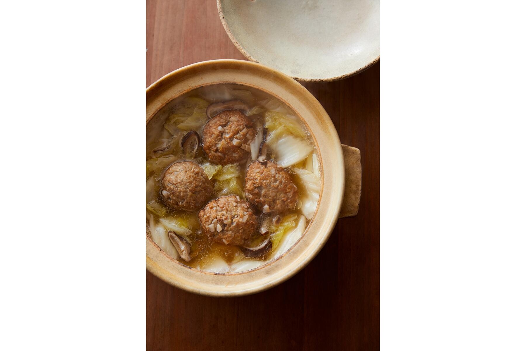 頬張るとあふれ出てくる旨味“獅子頭鍋（シーズトウ）”