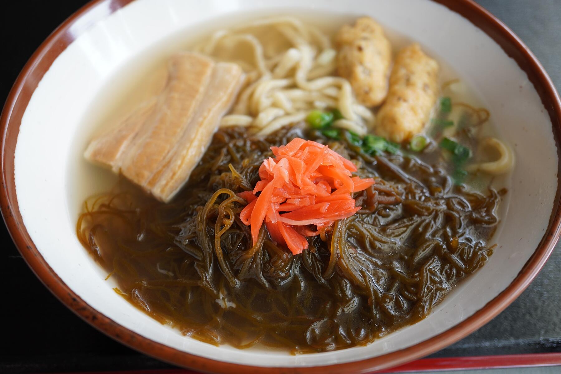 もずく入り沖縄そば