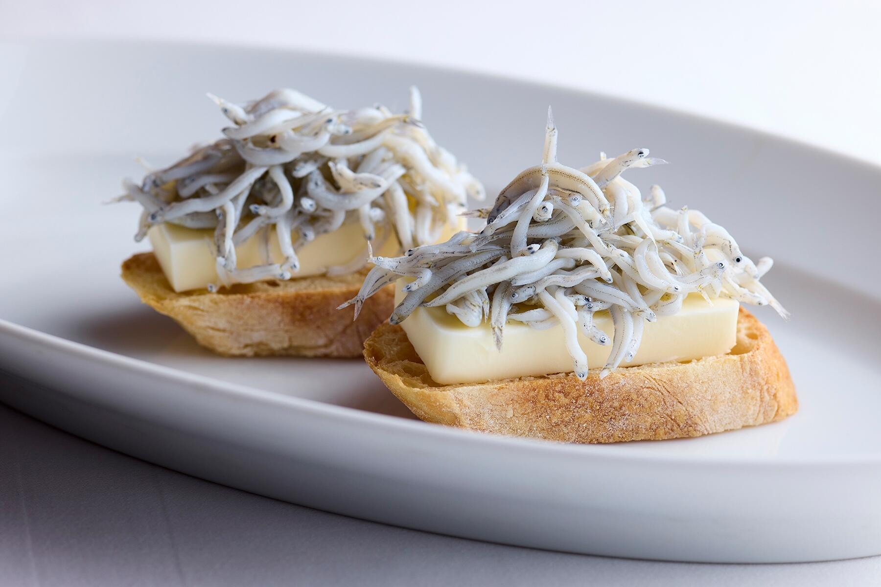 しらすと厚切りバターのブルスケッタ