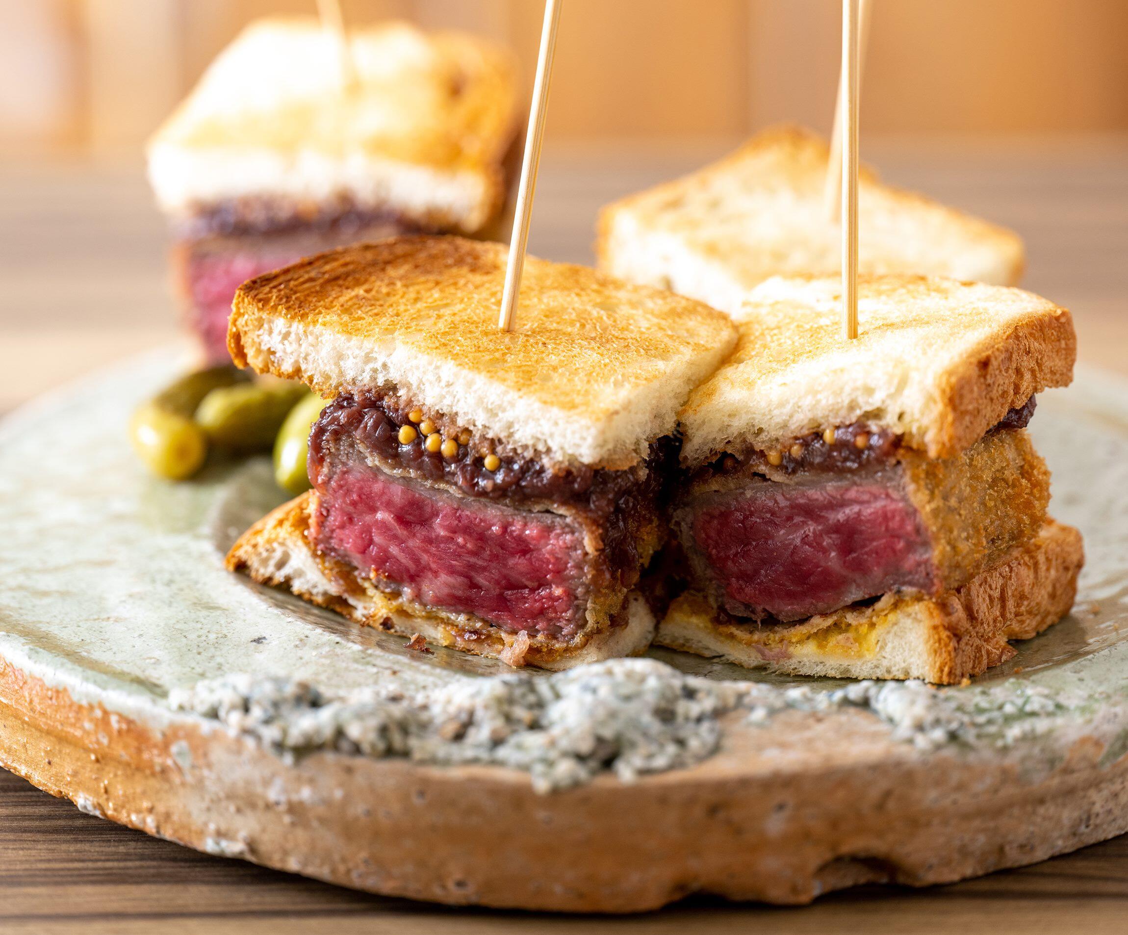 神楽坂「BOLT」のビストロ肉サンド