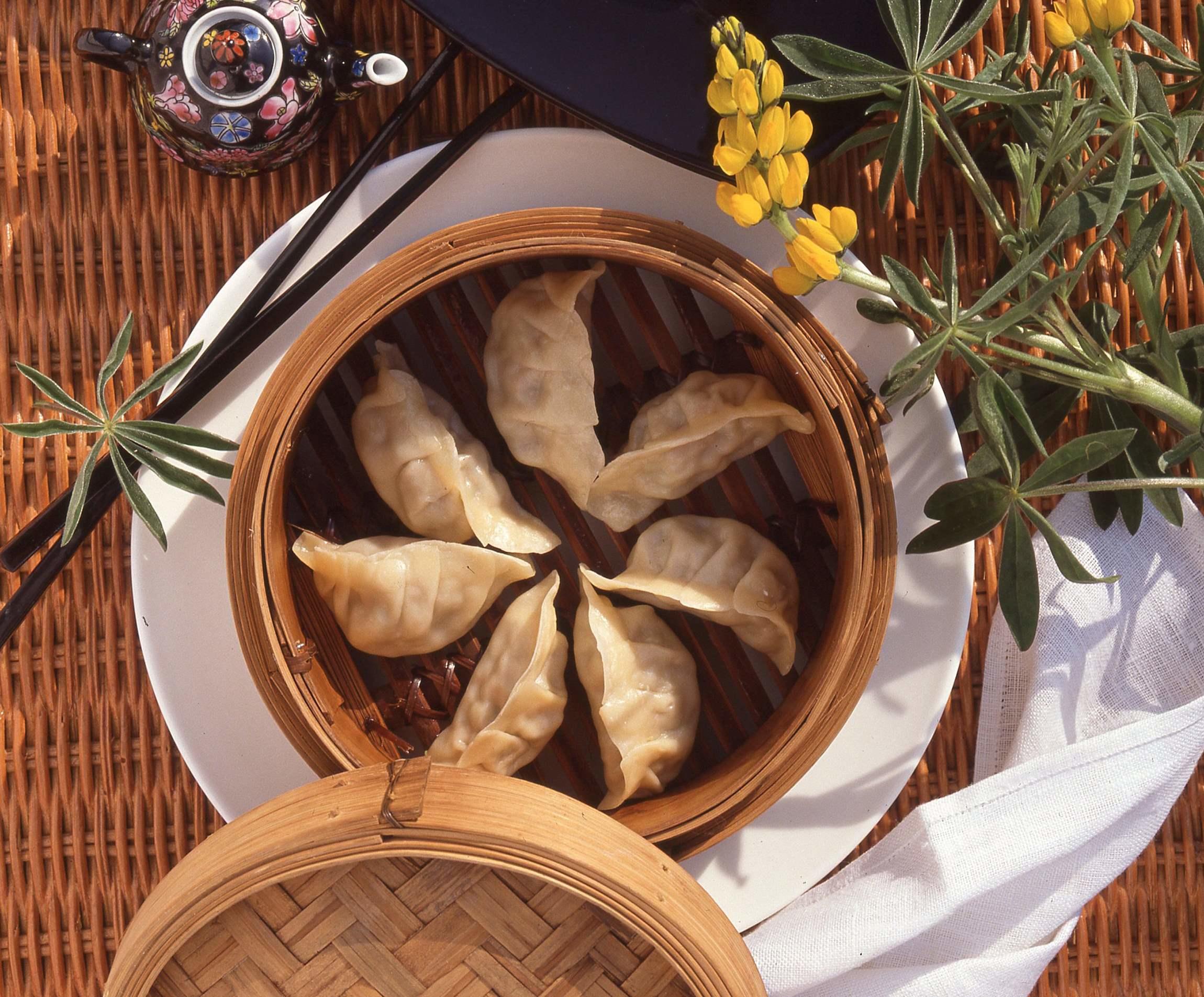 陳家の蒸し餃子と水餃子。