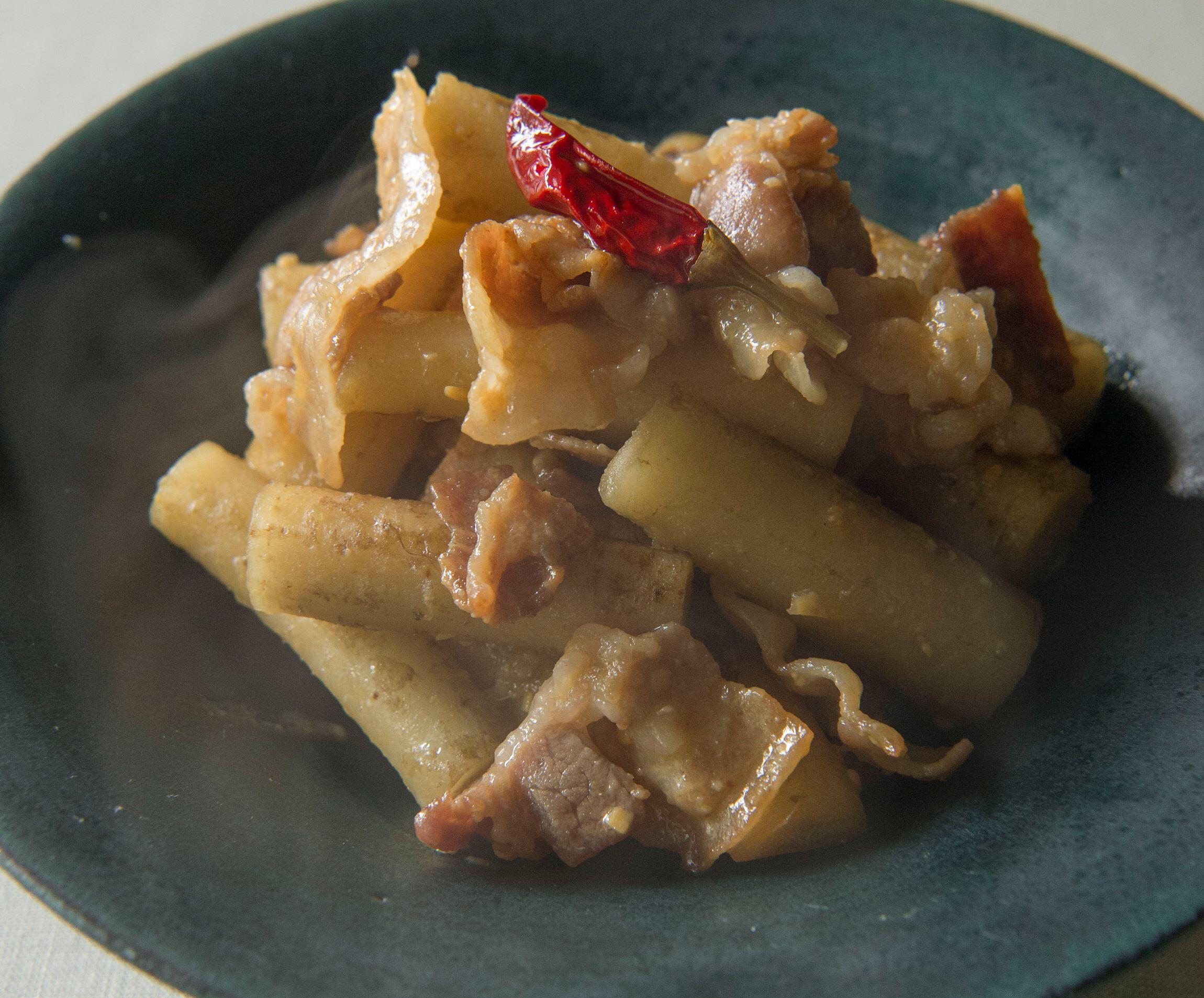 ごぼうと豚の味噌煮