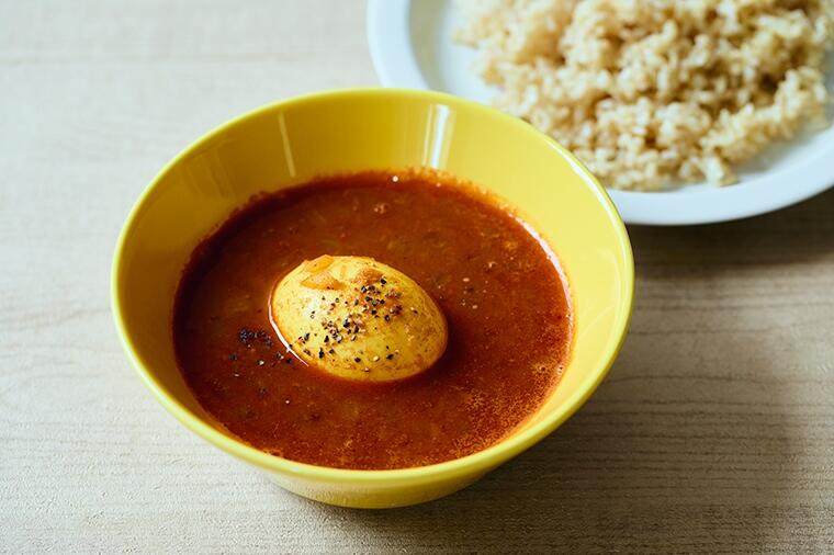 こんな簡単においしいスープカレーができるとは！⽞⽶ご飯と抜群に合う「ゆでたまごスープカレー」／4月20日の『たまごスープ日めくりカレンダー』