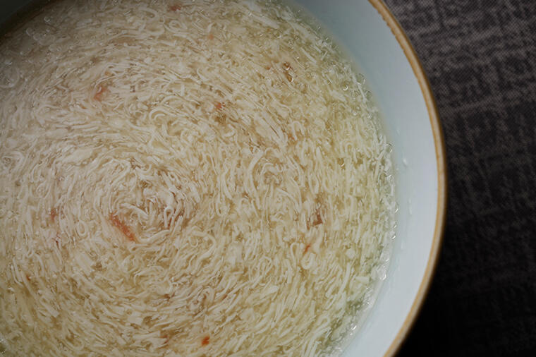 【外苑前・慈華】絹ごし豆腐をせん切りに!? 満漢全席にも名を連ねる極上のスープ、"文思豆腐（ウェンシィドウフ）"レシピ