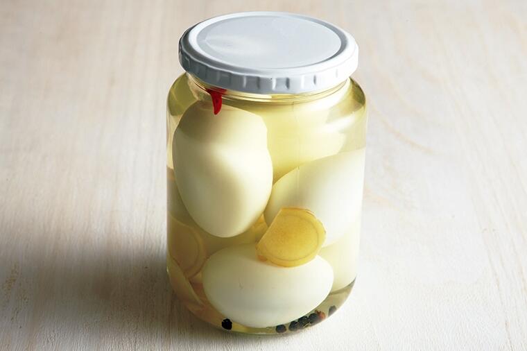 【ロカボレシピ】茹でて漬けるだけ。おつまみにも副菜にもなる「ゆで卵の塩水漬け」（全量の糖質1.5g）