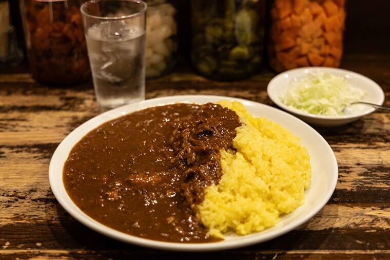 【教えて、神戸〜芦屋の行きつけ】辛いのではなく"ストロング"。つい食べたくなるスパイスの魔力『SAVOY(サヴォイ)』〜シャルキュトリー職人・楠田裕彦さんの紹介