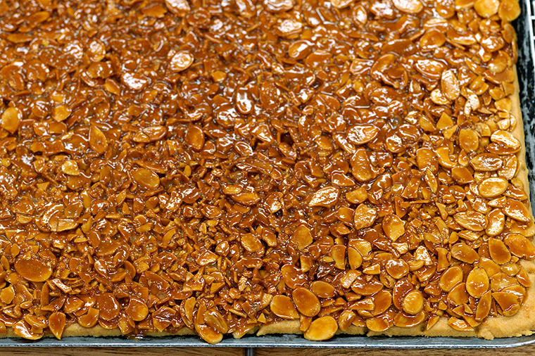 アーモンドとバターと蜜柑が香る、リリエンベルグのフロランタン。