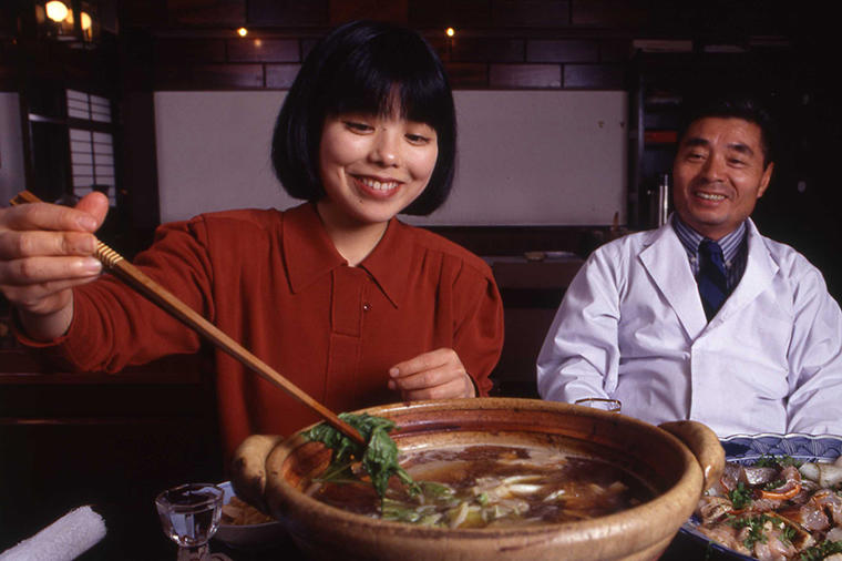 俵万智さんがつくる道場六三郎さんの海鮮鍋