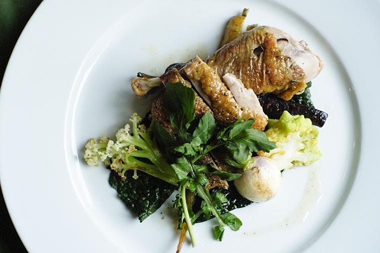 「オステリア ジョイア」では畑の野菜とワインを愉しめる。