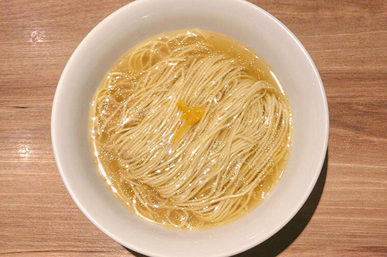 白旨中華そば、鶏の素揚げ、もつ煮込み ｜カメラマンが、いつかまた食べたい料理