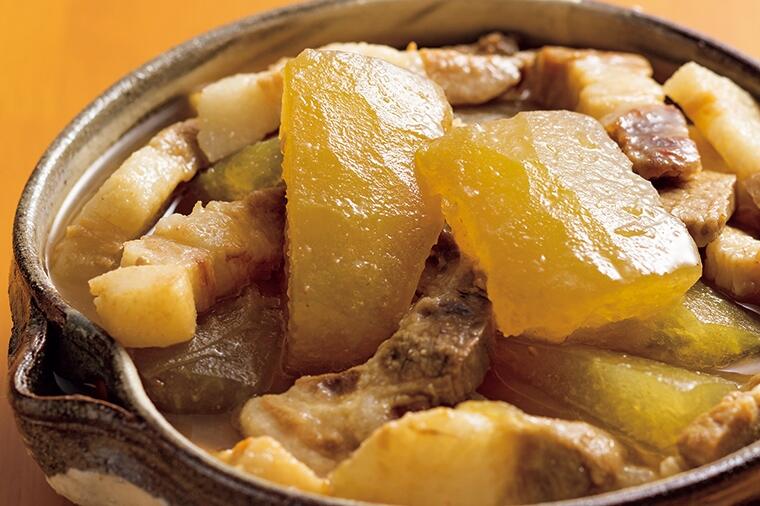 豚肉のだしと味噌がしみこんだ