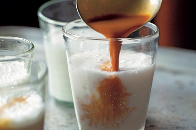 香ばしく甘じょっぱい味わいがたまらないソルトミルクティー