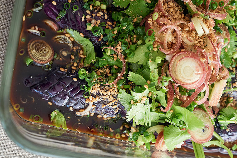 爽やかな香りと酸味の揚げなすの薬味たっぷり浸し