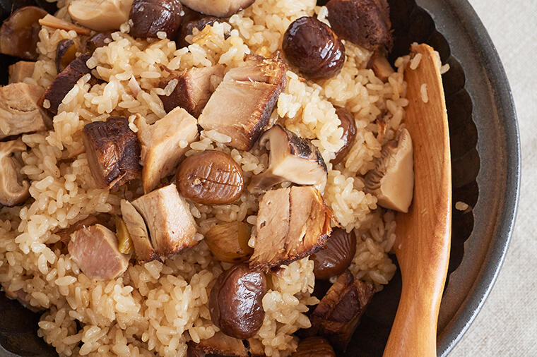 旨味豊かな甘栗と干し椎茸と焼き豚のおこわ
