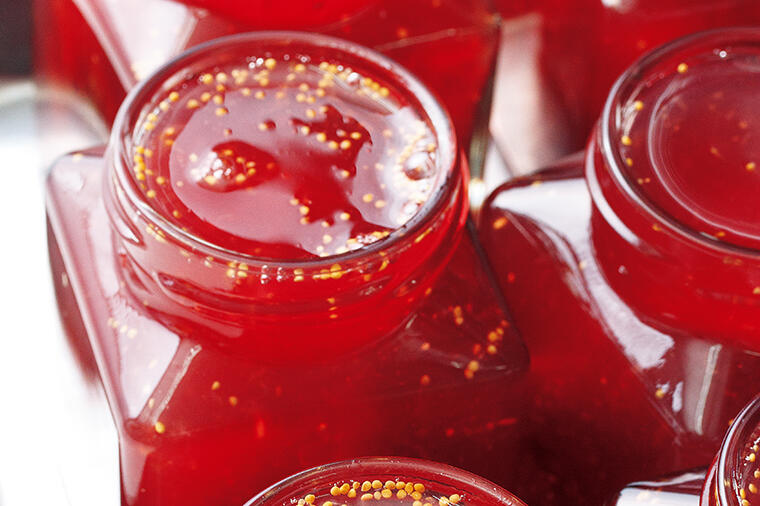 濃厚な甘味の中に白ワインのすっきりとした風味を感じる