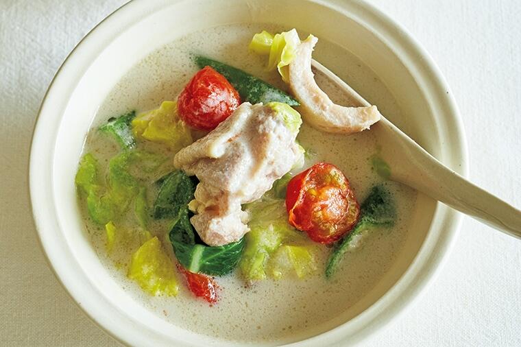 まろやかで酸味の効いたエスニックスープ