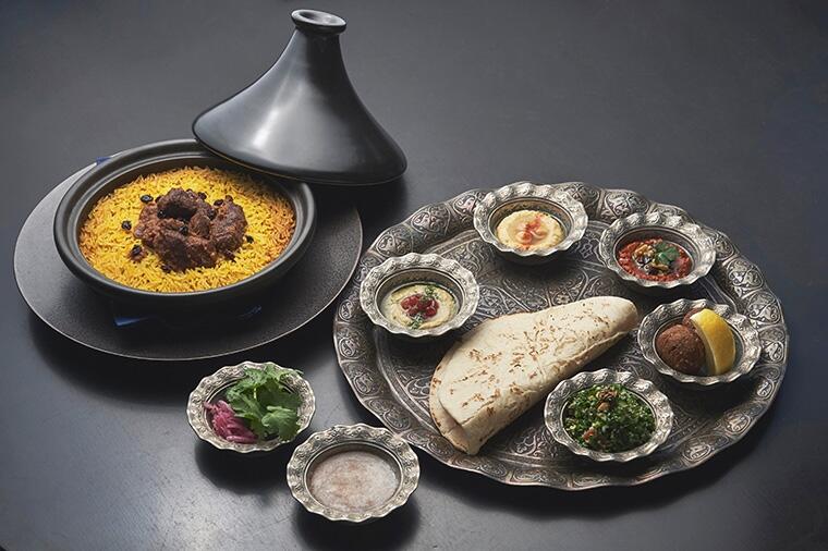 飯能で「アラビアンナイト」に浸り、秩父の「豚丼」を頬張る。