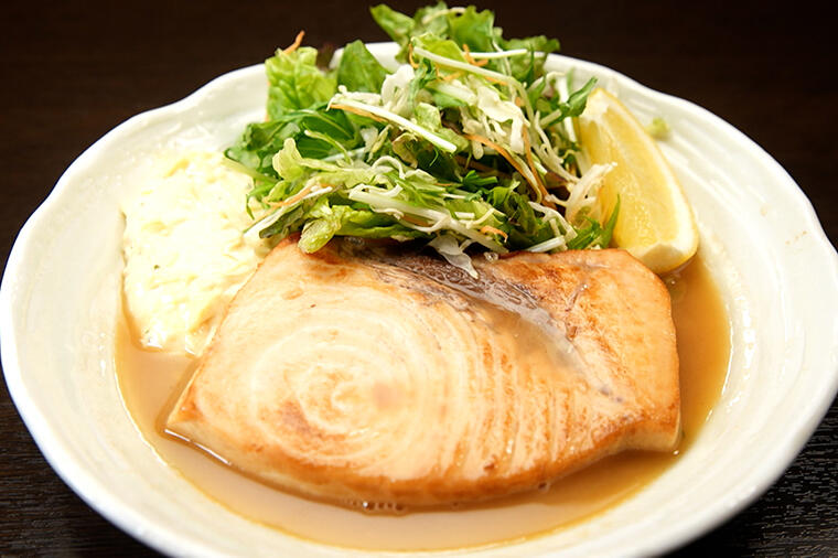 バターとポン酢の風味がたまらない！「めかじきバター焼き」