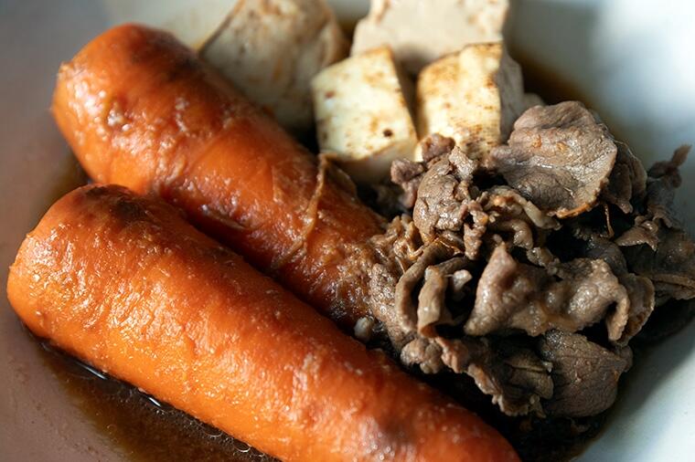 【にんじんは切らずに蒸し煮がいい！】香りと甘みを引き出す「にんじんと牛肉の甘酒煮」