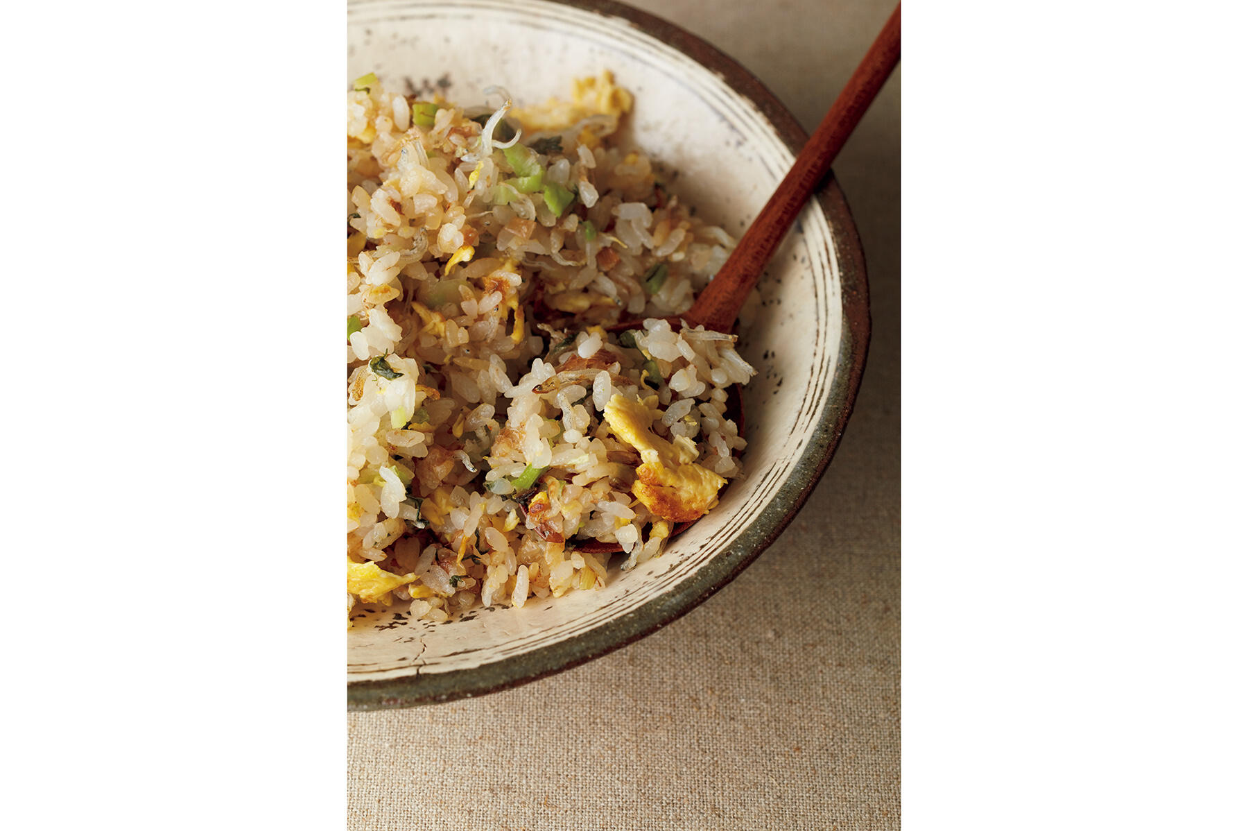 野沢菜漬けとちりめんじゃこの食感がよい“焼き飯”