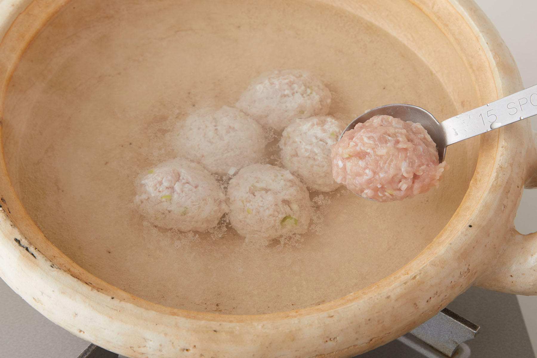鍋に入れて、煮る