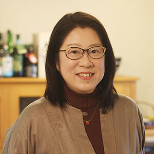 中本 由美子