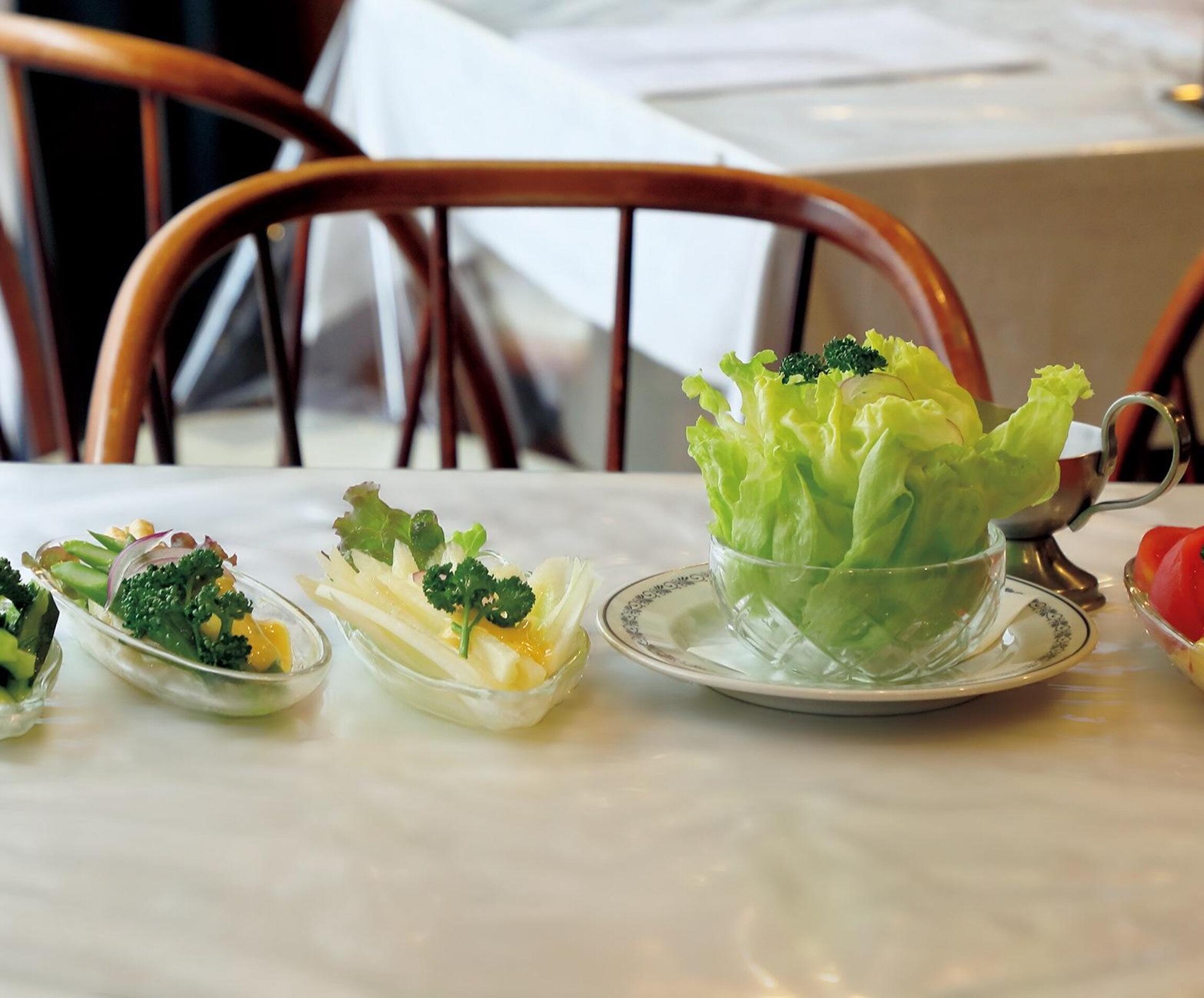 「煉瓦亭」の野菜サラダ