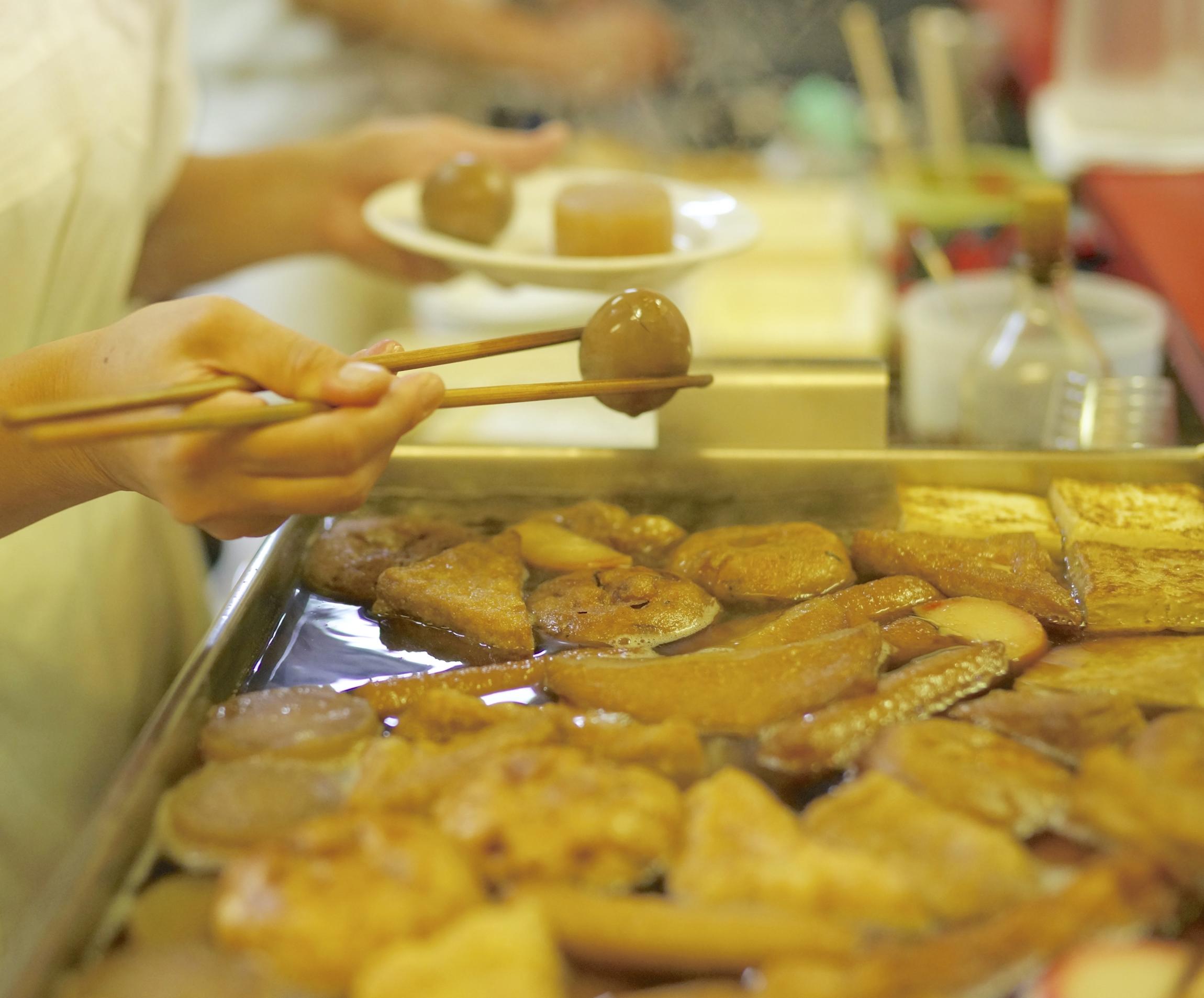 酒場の入口、酒場の出口。