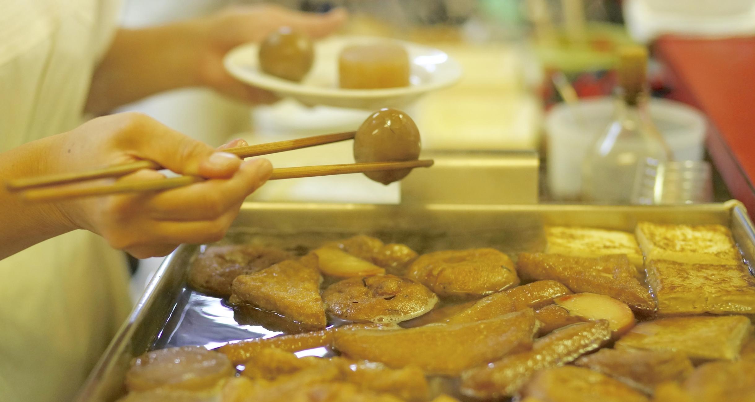 酒場の入口、酒場の出口。