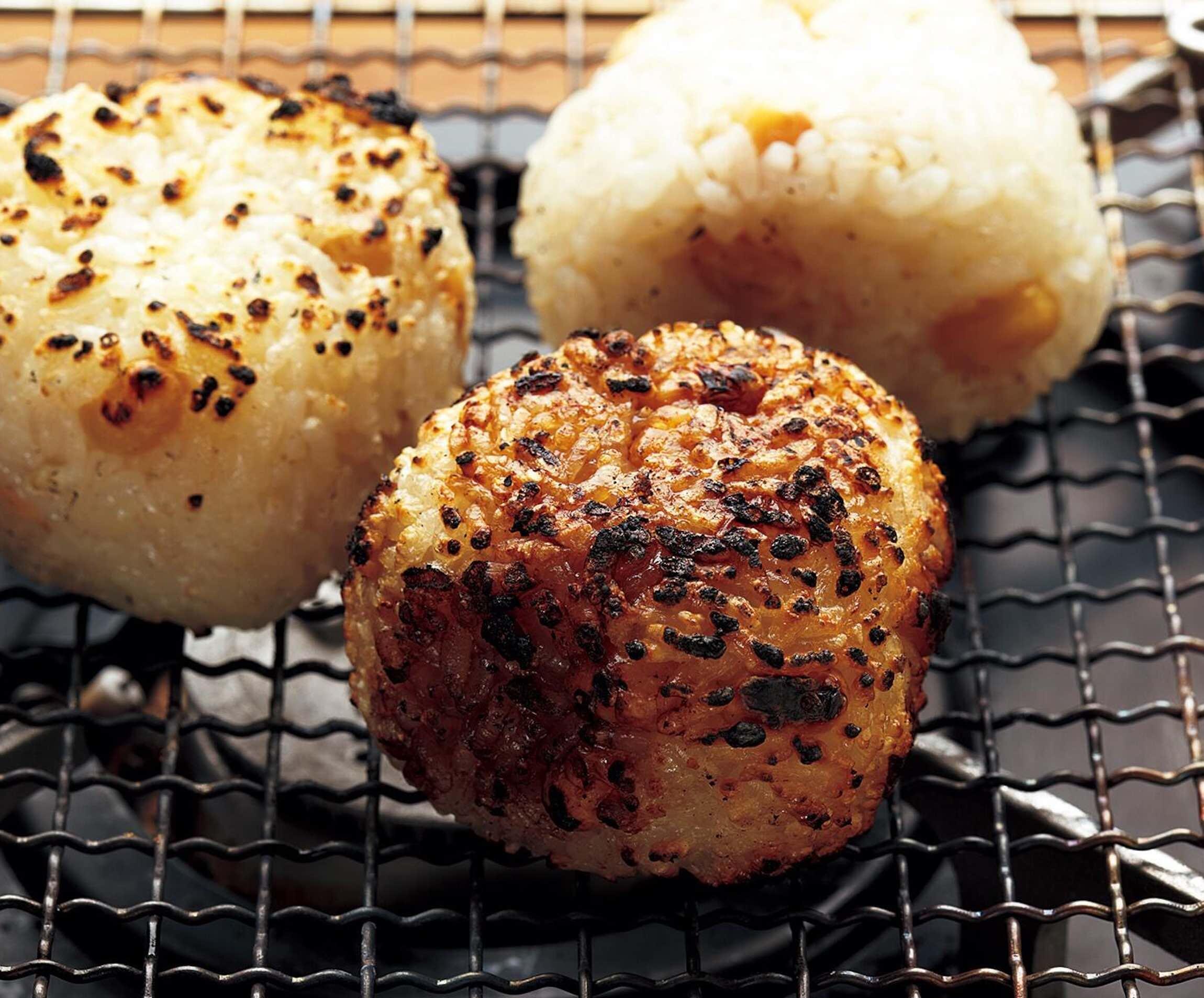 酒呑みの心を鷲掴む焼きおにぎり