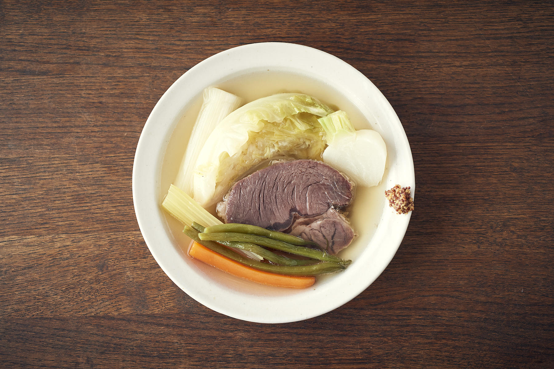 ポトフを付け合わせで彩る。